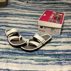 New in Original Box White Poppy sandals very comfortable